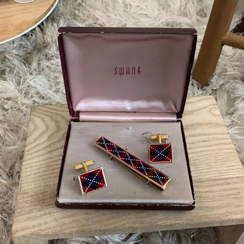 Vintage Swank Argyle Red, White &‎ Navy Blue With Gold Tone Tie Bar & Cuff Links